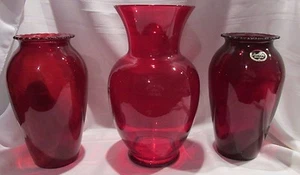 3 VINTAGE LARGE RUBY VASES ANCHOR HOCKING ROYAL SCALLOPED EDGE - Picture 1 of 6