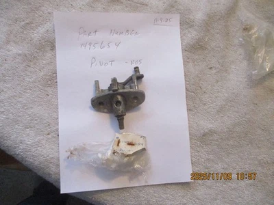 NOS 1953 ?-1954 ? DODGE WINDSHIELD WIPER PIVOT-PART NUMBER 1495654 - Image 1 of 4