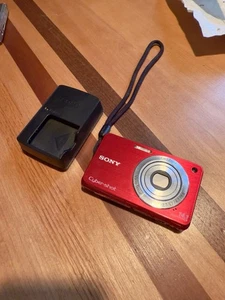 SONY Cyber-Shot DSC-W560 Red 14.1MP Compact Digital Camera 4x Optical Zoom - Picture 1 of 5