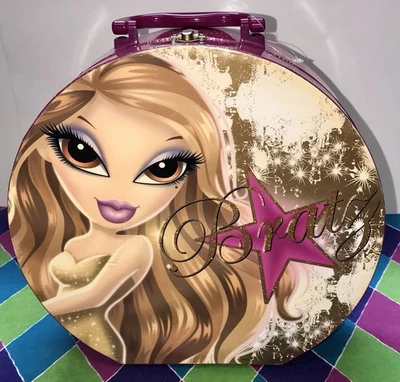 BRATZ, THE MOVIE, CIRCLE CARRYING CASE, GOOD W/MINOR WEAR, 2001! - Image 1 of 4