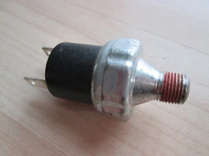 Interruptor de presión de aire Freightliner 68-72 psi 1/8" NPT N.C. (normalmente cerrado) #M261ZP - Imagen 1 de 5