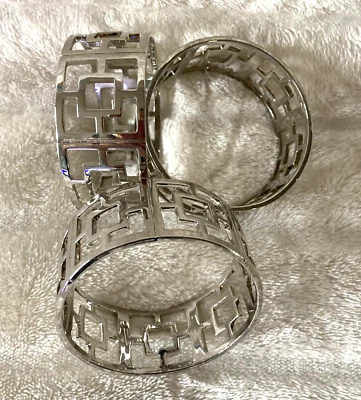 Pulsera Trina Turk con logotipo de ladrillo de plata Foto 1 de 4