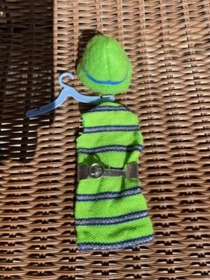 VESTIDO, CINTURÓN Y SOMBRERO DE PUNTO BARBIE NOW DE COLECCIÓN #1452 MATTEL CASI NUEVO/COMO NUEVO Foto 1 de 4