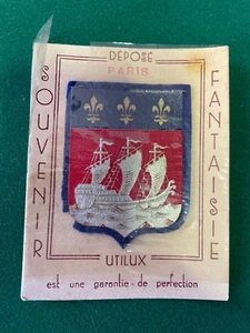 INSIGNE  CARTONNÉ ET  FEUTRINE  ARMES DE PARIS    1945 - Imagen 1 de 3