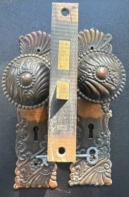 Antiguo juego de pasaje Roanoke con llave de trabajo.  Acabado original. Envío gratuito. Foto 1 de 4