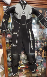 NEW W/TAGS WOMENS WATERPROOF WETSUIT SIZE MEDIUM 7MM W4 RETAILS FOR $479.99 - Picture 1 of 8