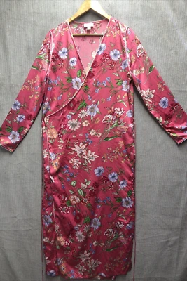 Roupão feminino Love By Gap tamanho M rosa floral cetim envoltório gola V namorados - Imagem 1 de 4