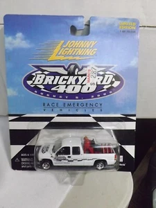 Johnny Lightning Brickyard 400 Race Emergency Vehicles 2000 Silverado With Seats - Picture 1 of 4