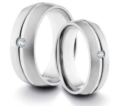 HIS & HERS 8 毫米/6 毫米钛哑光银色 CZ 镶嵌婚戒两个戒指套装 — 第 1/3 张图片