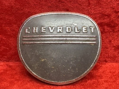 ✨ Hallazgo de granero ✨ OG 1947 1953 Chevy Truck Botón Chevrolet Script Foto 1 de 4