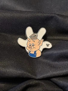 2010 PRACTICAL PIG GLOVE - Hidden Mickey - DISNEY Character Pin (22) - Picture 1 of 2