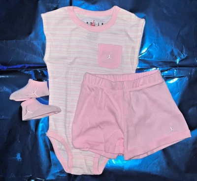 全新 3 件套 婴儿 幼儿 粉红色 Jordan 套装 尺寸 6/12 — 第 1/4 张图片
