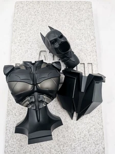 Assembling Chest Bust Figure 1/4 Hottoys The Dark Knight Trilogy HT QS019 Batman - Picture 1 of 3