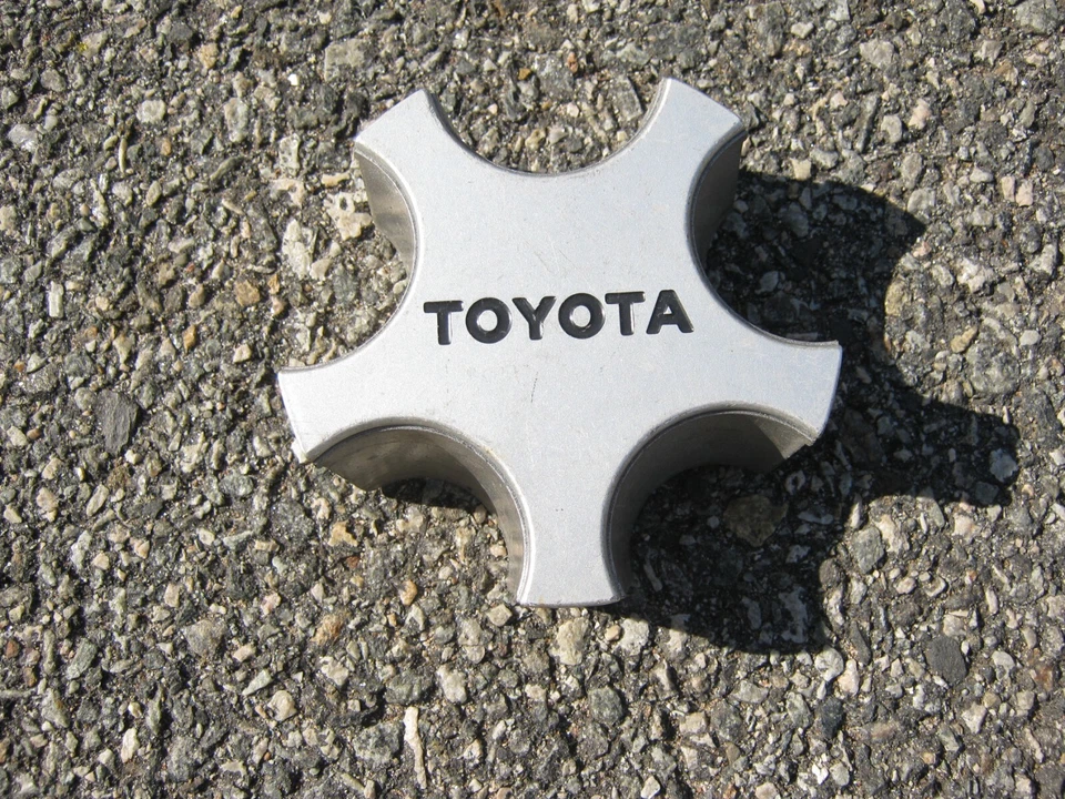 Один заводской центральный колпак колеса из сплава 1986–1990 Toyota Supra 71698 - Изображение 1 из 4
