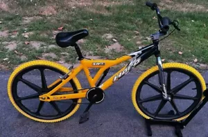 Haro Group 1 SR 2.0 Bmx Cruiser Bike rare vhtf Yellow Black Model - Picture 1 of 16