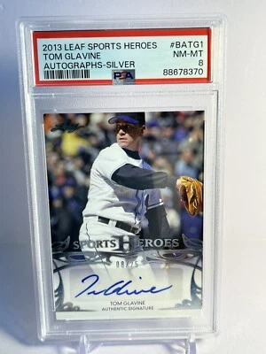 2013 年体育英雄金牌 /10 Tom Glavine #BA-TG1 签名名人堂 PSA 8 很好! /25 — 第 1/2 张图片