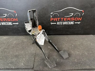 MONTAJE EMBRAGUE Y PEDAL FRENO MITSUBISHI MIRAGE ES 14-22 Foto 1 de 4