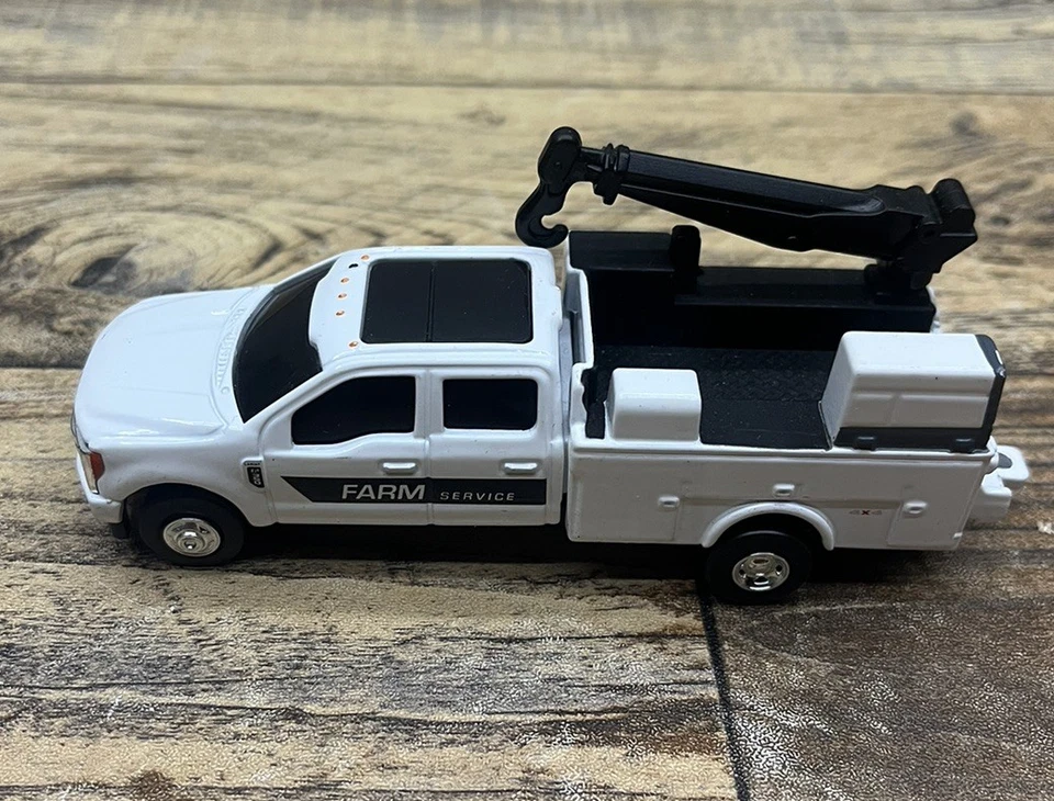 Camión grúa Ford F-350 2020 de servicio agrícola Ertl Foto 1 de 4