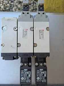 Electroválvula de 3 puertos SMC VP744-5YZ1-04F-M-X585 24V CC 1,0 MPa IP65 ISO13849 - Imagen 1 de 6