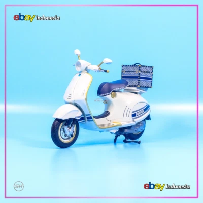 Newray Custom Vespa 946 Bellissima White CD + BAG Diecast Motor Bike 1:12 - Image 1 of 4