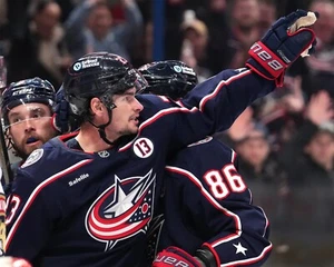 Sean Monahan Points to Gaudreau Banner Columbus Blue Jackets 8x10 NHL Photo - Picture 1 of 1