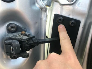 VOLKSWAGEN TRANSPORTER T5 + T6 - REAR CHECK STRAP ARM FIXING BOLTS x 3 - NEW - Picture 1 of 5