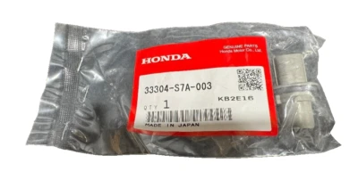 2002-2005 HONDA CIVIC/2006-2023 RIDGELINE SIDE MARKER LIGHT SOCKET 33304-S7A-003 - Image 1 of 4