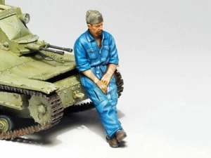 Modell Victoria 1/35 italienischer Panzerbesatzungsmann Zweiter Weltkrieg Tanker auf Tankette 40109 - Bild 1 von 1