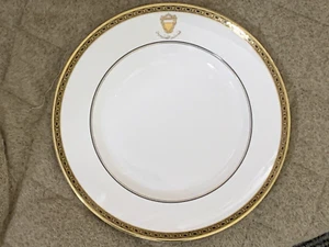 De Lamerie Al Qudaibiya Palace Bahrain Commissioned Crested Dinner Plate 10.75" - Picture 1 of 8