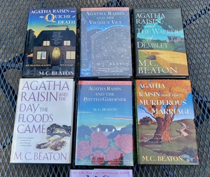 Lot Agatha Raisin Books M.C. Beaton HC DJ First Editions - Picture 1 of 6