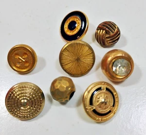 Goldtone Metal and Coated Plastic Buttons Vintage Button x 8 Pieces B66 - Picture 1 of 4