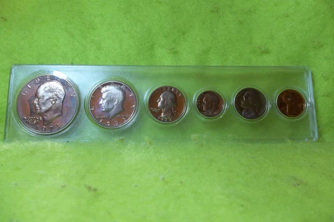 1973-S PROOF SET IN SNAP-TIGHT HOLDER Cover
