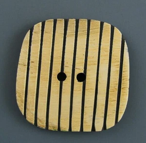 X-LARGE CARVED HORN (BOVINE) CLOTHING BUTTON - Picture 1 of 3