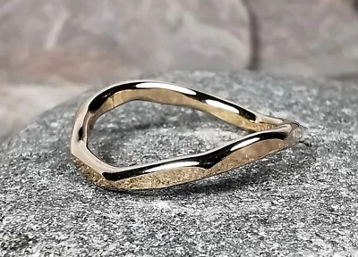 Anillo para pulgar facetado grueso relleno de oro de 14k de 2 mm hecho a mano por plata estornino Foto 1 de 4