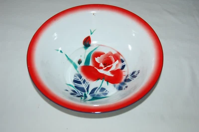 ancien plat ,  saladier en tole émaillée peint au décors de fleurs - Photo 1/3