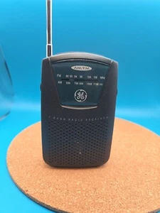 Receptor de radio de bolsillo AM/FM de colección GE 7-25858 2 bandas probado funciona muy bien - Imagen 1 de 8
