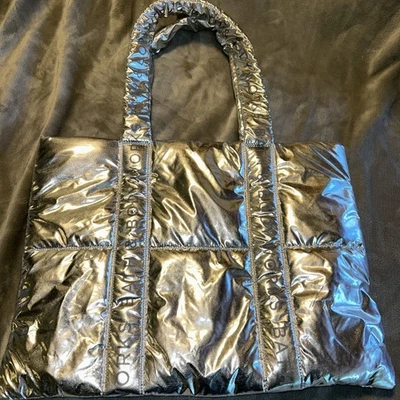 Bolso de Mano Bath And Body Works 2024 Black Friday Plateado PUFFY Nuevo con Etiquetas Foto 1 de 4