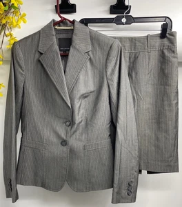 The Limited Women's Grey Stripe Viscose Blend 2 Piece Skirt Suit Size 4 EUC. - Picture 1 of 7