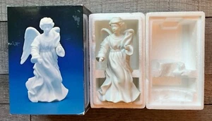VTG 1987 AVON NATIVITY Porcelain Figurine THE STANDING ANGEL Original Packaging - Picture 1 of 3