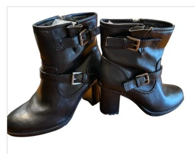 Botas Chaps Dena Tacón Hebilla Talla 7B en Negro. Con cremallera Foto 1 de 4