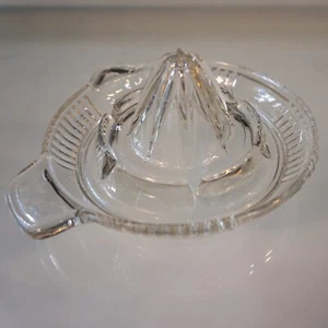 Vintage Clear Glass Hand Juicer Citrus Reamer w Pour Spout Handle - Picture 1 of 10