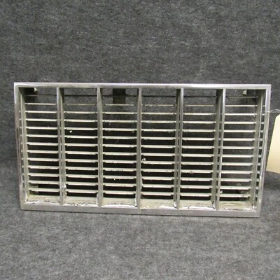 1979 Oldsmobile Cutlass Salon Sedan destro inserção de grade de passageiros 561636 fabricante de equipamento original 61386 - Imagem 1 de 4