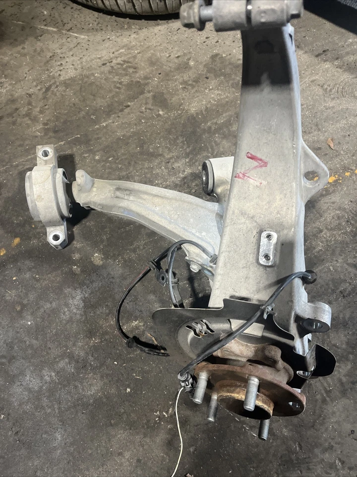 Nissan 370z 2010 2015 eje delantero derecho nudillo cojinete buje brazo Foto 1 de 4