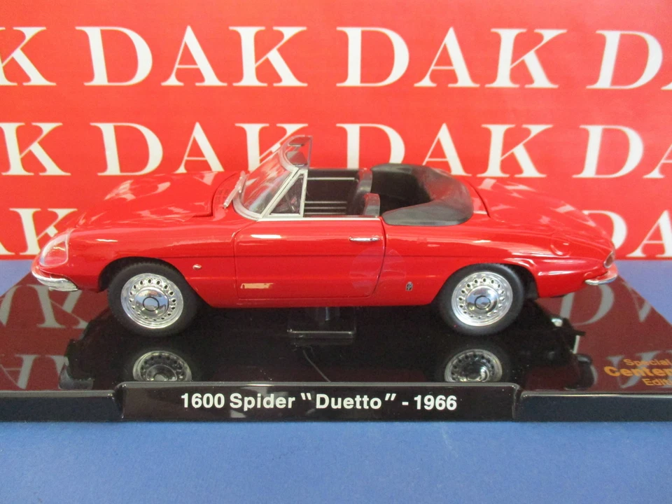 Die cast 1/24 Modellino Auto Alfa Romeo 1600 Spider Duetto 1966 rosso - Immagine 1 di 3