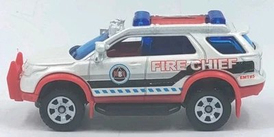 2012 MATCHBOX FORD EXPLORER FIRE CHIEF WHITE SUV W RED & BLUE 1:70 Diecast Loose - Image 1 of 4