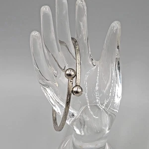 Brazalete brazalete vintage grabado tono plata 8 pulgadas - Imagen 1 de 8