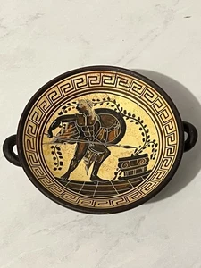Vassoio/ciotola greco dipinto a mano terracotta Grecia lancia e scudo pesante 5 1/4” - Foto 1 di 6