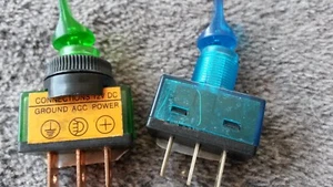 2x LEUCHT KIPPSCHALTER 12V 10A PKW BLAU + GRÜN beleuchtet, eine Mutter fehlt  K2 - Bild 1 von 6