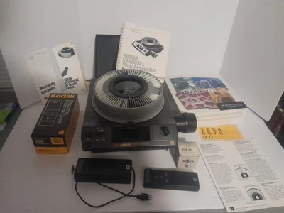 Vtg Kodak 5600 Slide Projector, Carousel, Remote, Accessories, Hard Case - Image 1 of 4