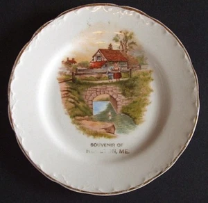 A great old west HOULTON MAINE antique SOUVENIR PLATE w/ kids overlooking stream - Bild 1 von 2